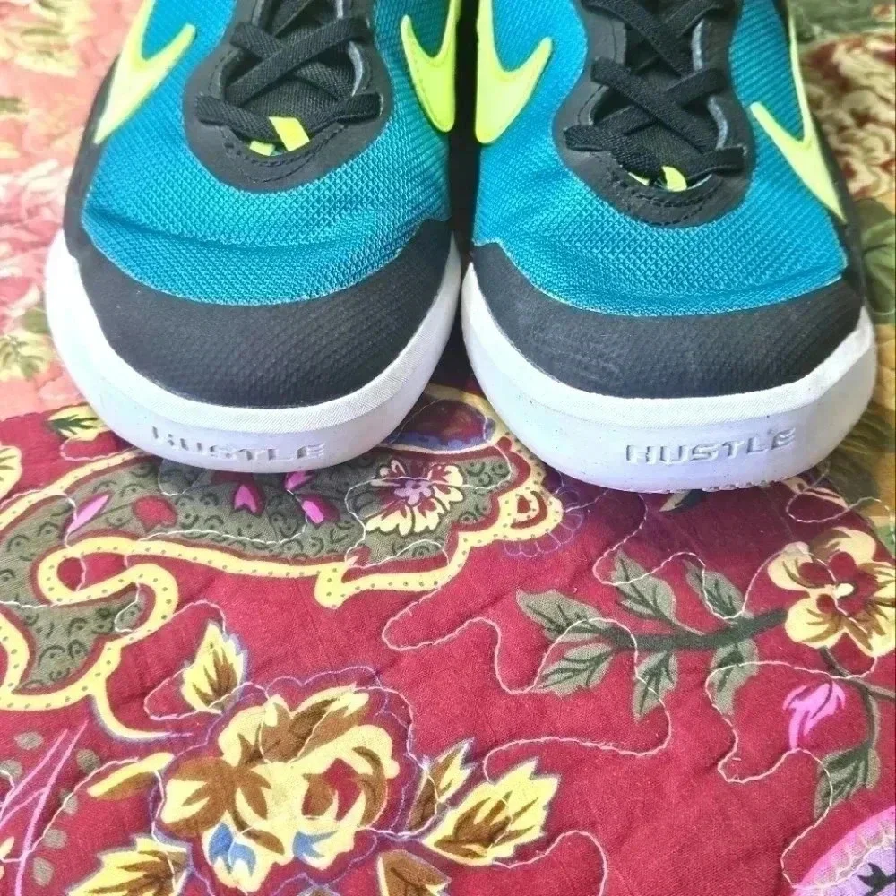 Nike Hustle youth basketball shoes‎
